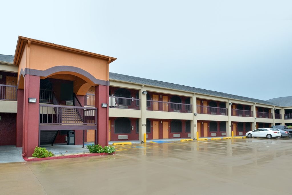 Americas Best Value Inn & Suites San Benito Exterior photo